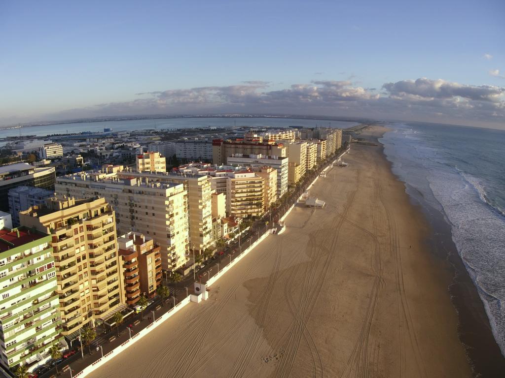 Atico Avda Cadiz Playa Appartement Buitenkant foto